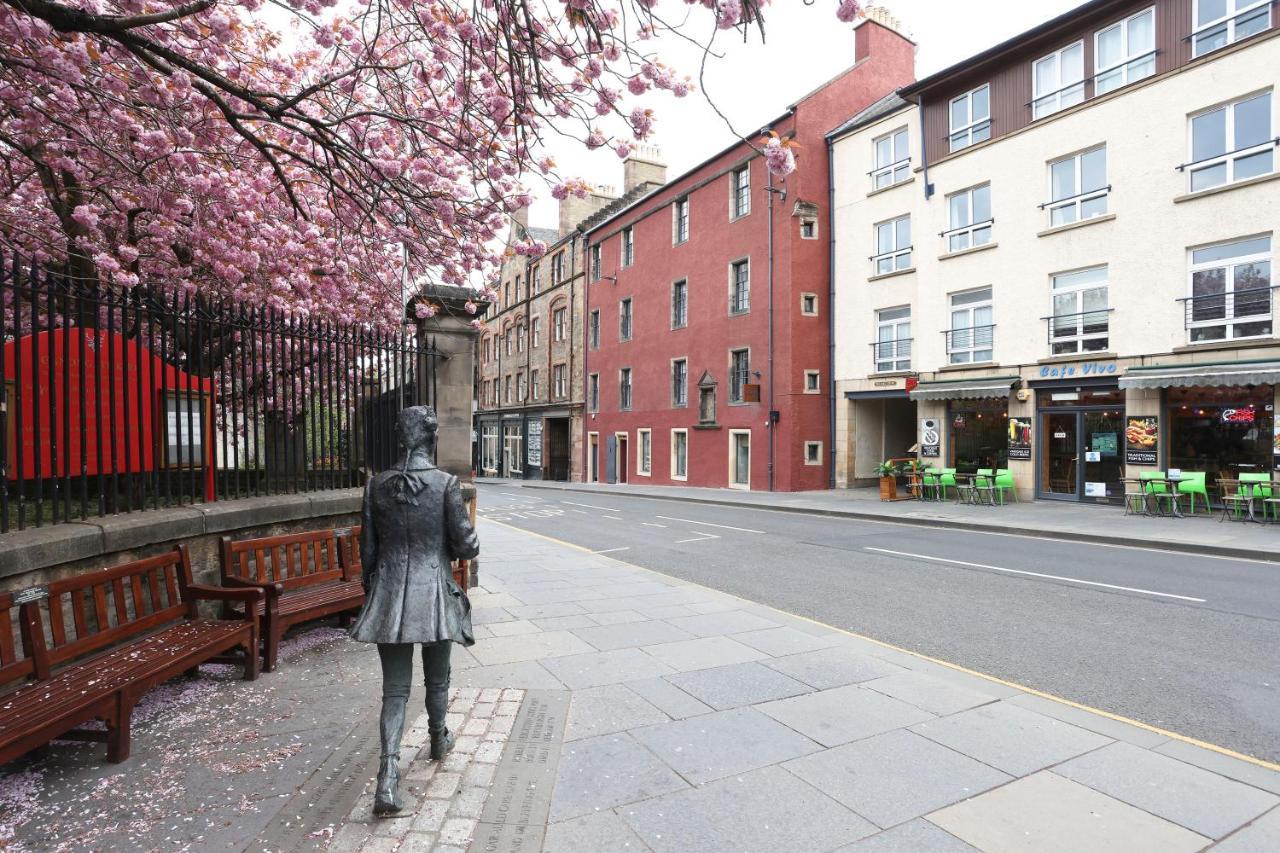 Joivy Affordable 3,4,5 And 12 Bed Private Flats Next To Royal Mile (adults Only)