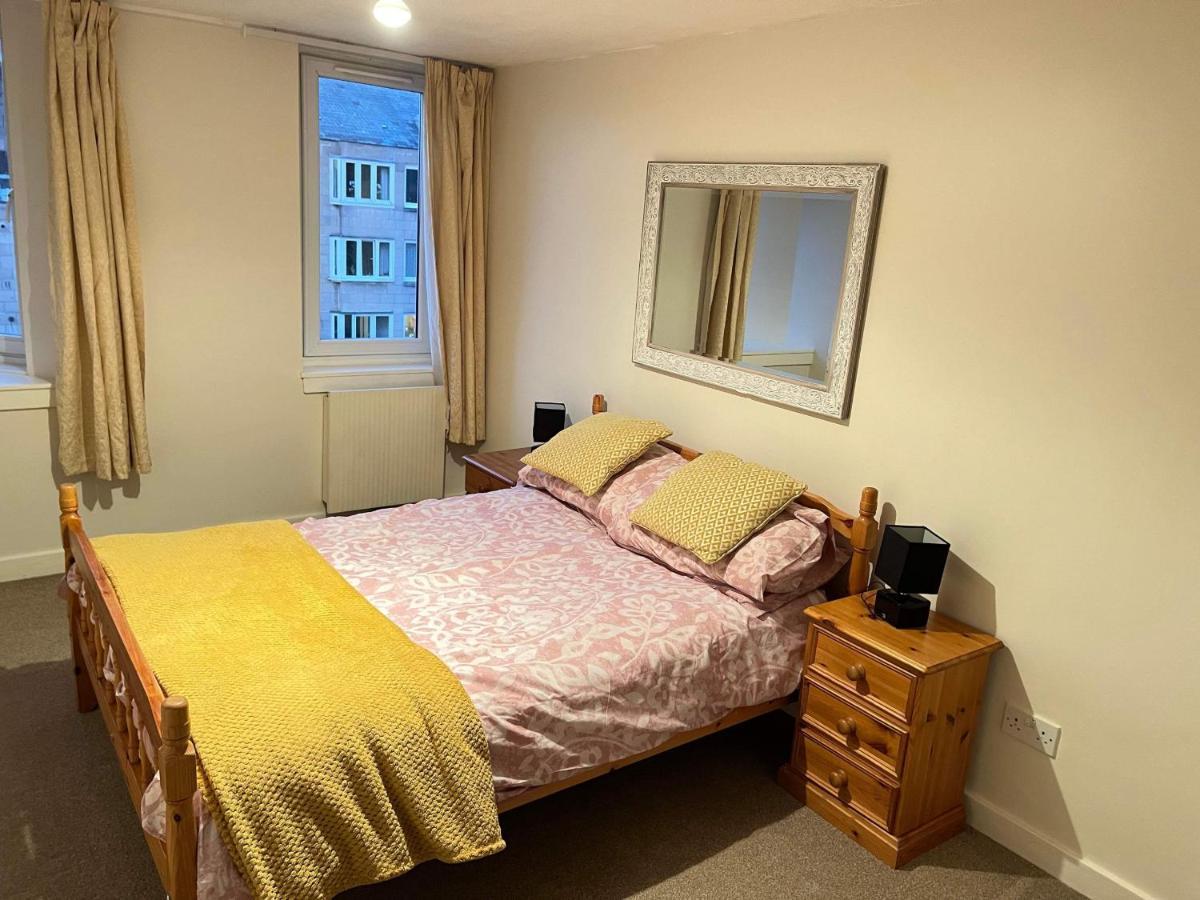 Spacious 2 Bedroom Apt - Centre Appartement *