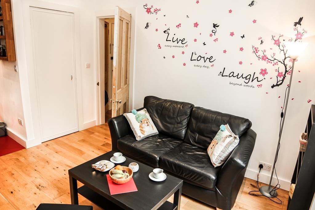 Apartment Chic & Bright Flat Near Holyrood Park Edinburgh