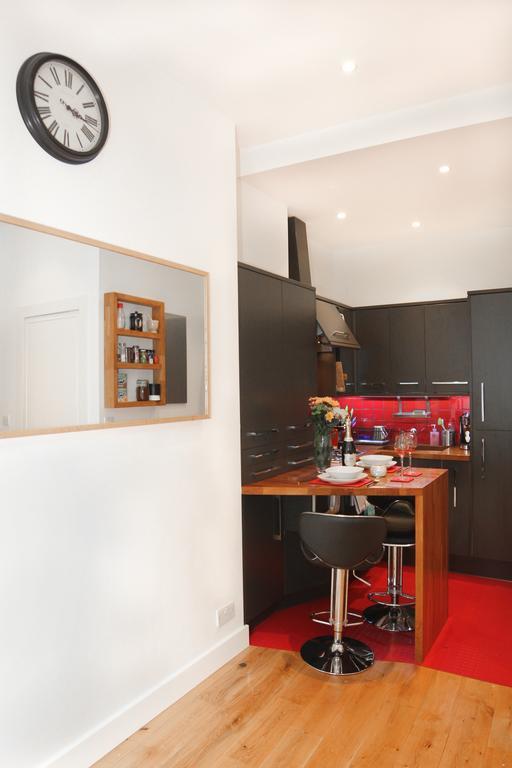 Chic & Bright Flat Near Holyrood Park Apartment