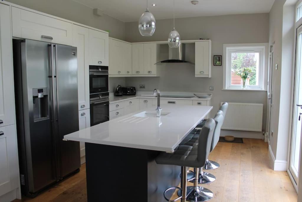 Gorgeous Family 15 Mins From City Centre Villa