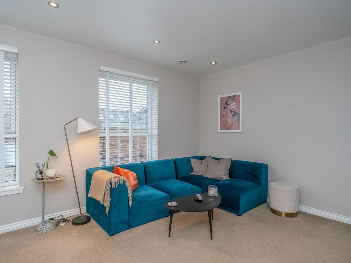 Cosy Modern Flat Pass The Keys