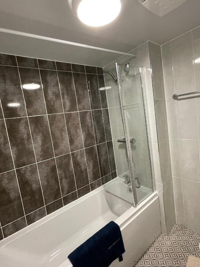 3 Bed House With Parking Near Airport * EDI