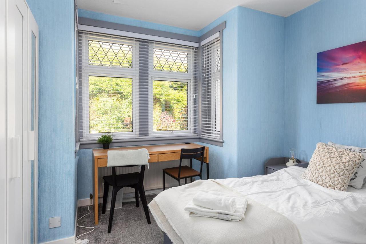 Lovely 3bed House-private Parking Vakantiehuis *