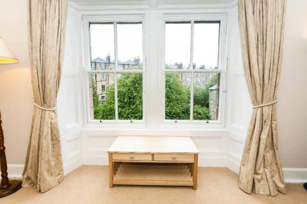 Entire, & Fully- Equipped Flat, West End Apartment