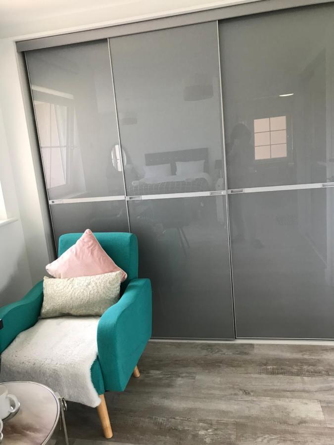 Bed & Breakfast Large En Bedroom For 2 Persons No Breakfast Provided *