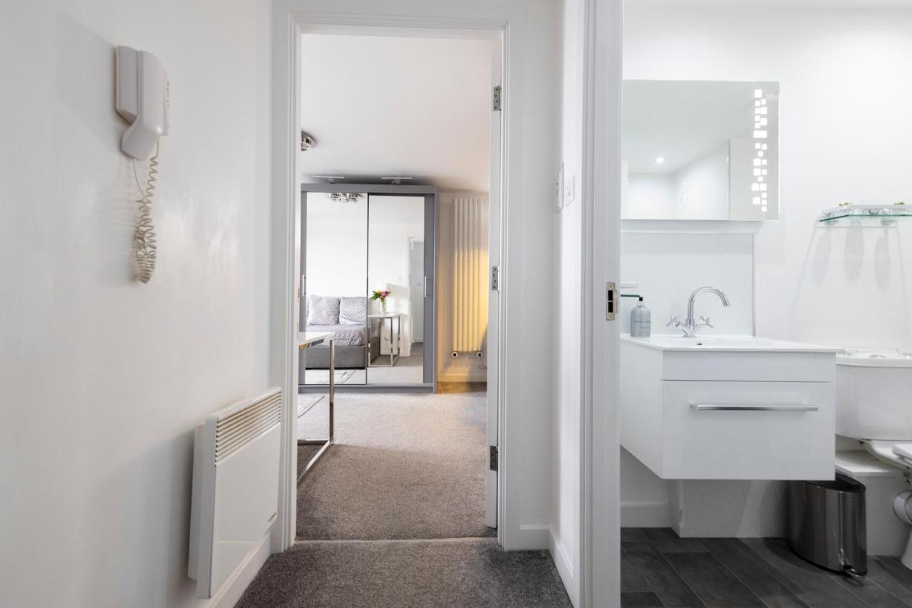 Joivy Elegant Flat With Balcony Apartment