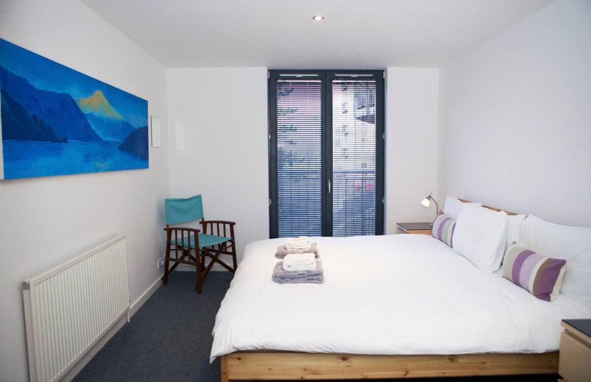 Joivy Inviting Flat With Parking In Canonmills *