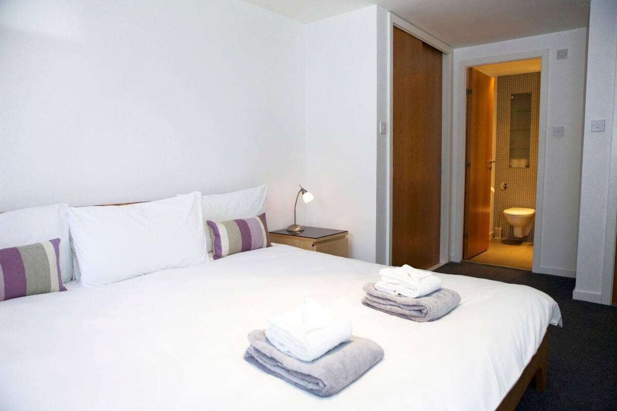 Joivy Inviting Flat With Parking In Canonmills *
