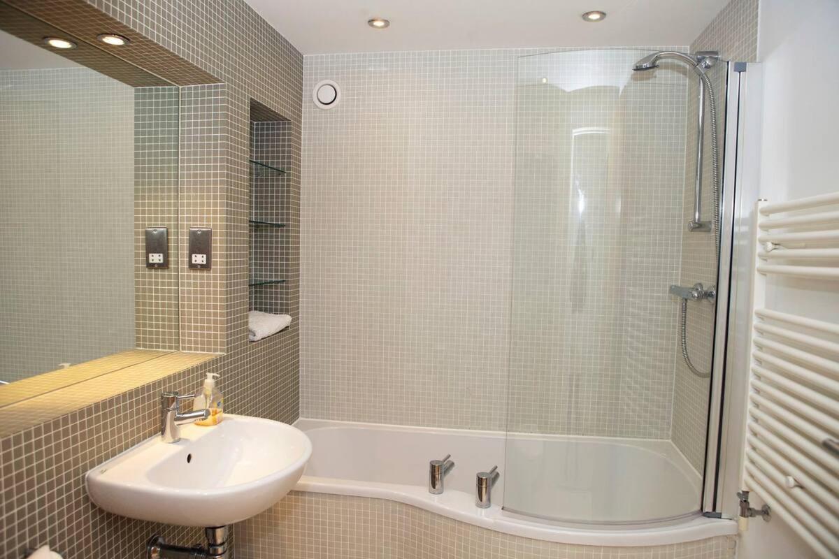 Joivy Inviting Flat With Parking In Canonmills * EDI