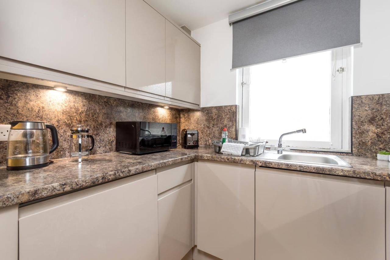 Cosy 1 Bedroom In The West End *
