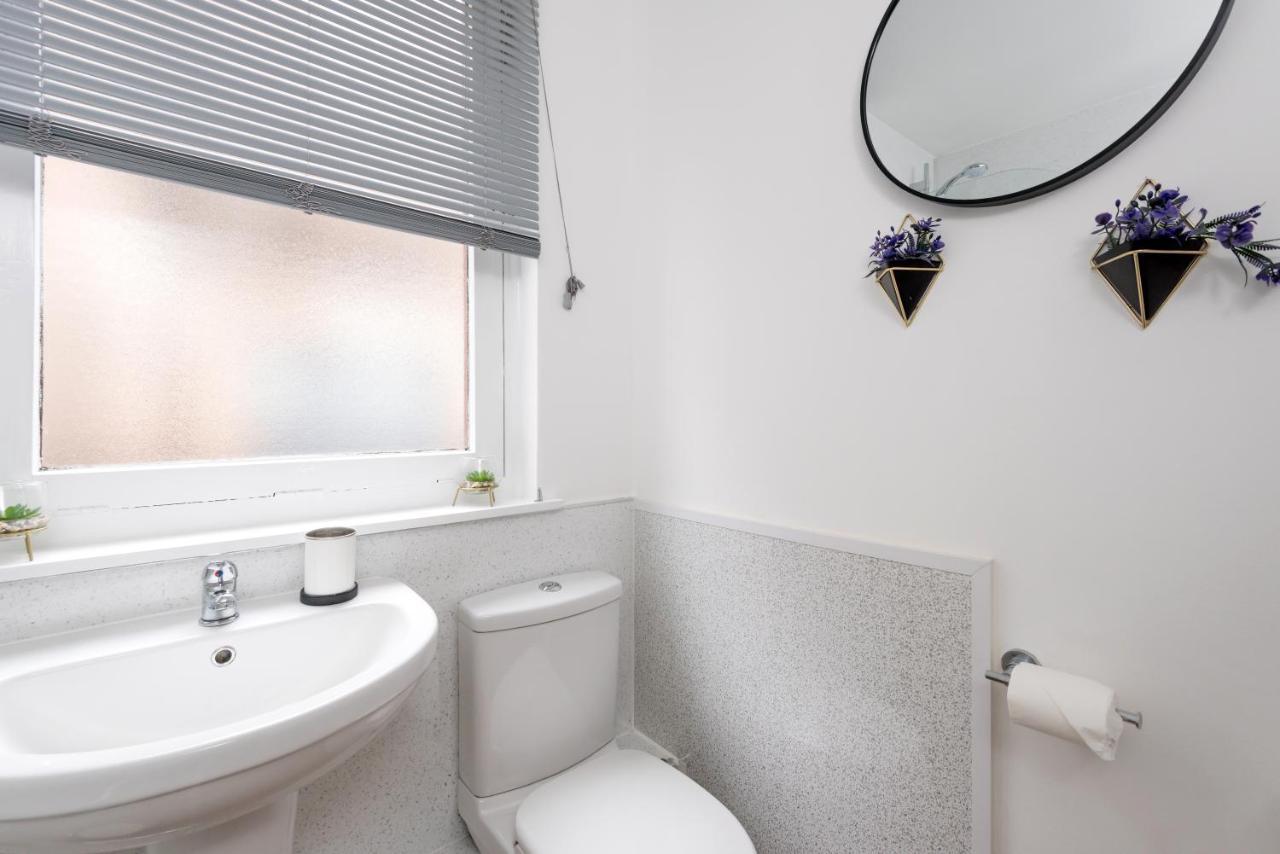 Cosy 1 Bedroom In The West End Apartment