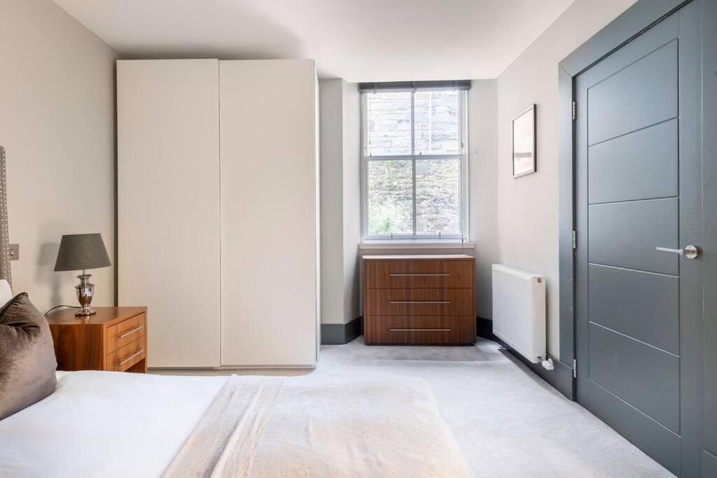 Immaculate 3 Bed With Private Entrance In Inverleith Apartment