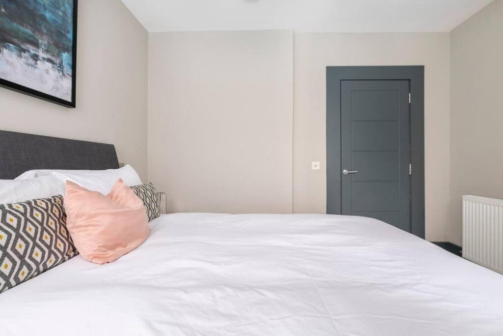 Immaculate 3 Bed With Private Entrance In Inverleith *