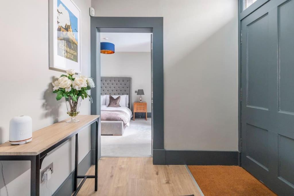Apartment Immaculate 3 Bed With Private Entrance In Inverleith *
