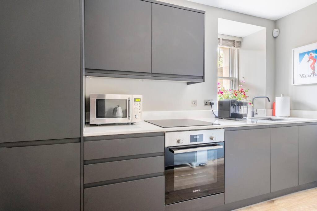 Immaculate 3 Bed With Private Entrance In Inverleith