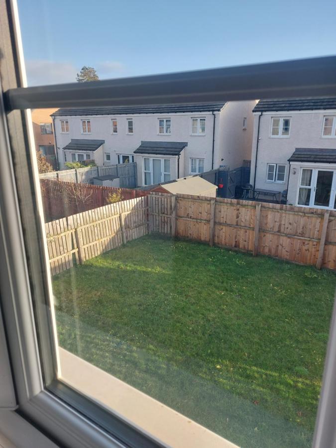 Holiday home Beautiful 4-bedroom House With Private Garden & Parking *