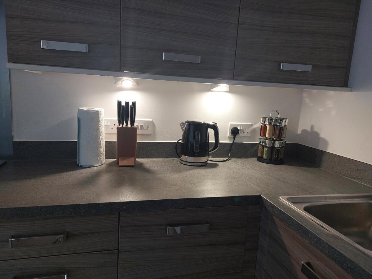 Beautiful 4-bedroom House With Private Garden & Parking Holiday home Edinburgh