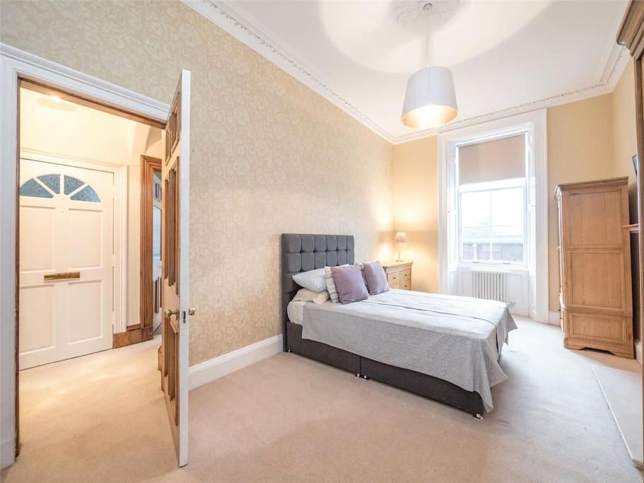 Beautiful & Bright 2 Bed Flat Murrayfield Appartement *