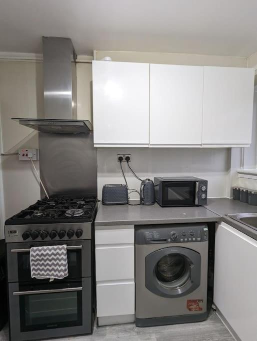 3 Bedroom Sleeps 8 Appartement *