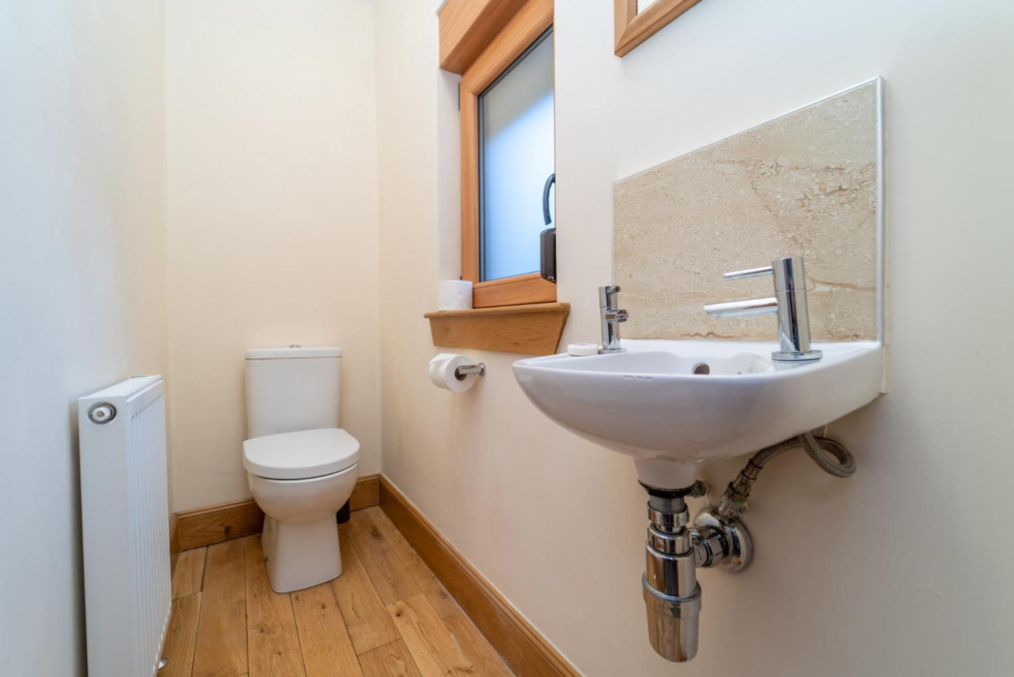 Spacious 3 Bed Townhouse With Parking * EDI