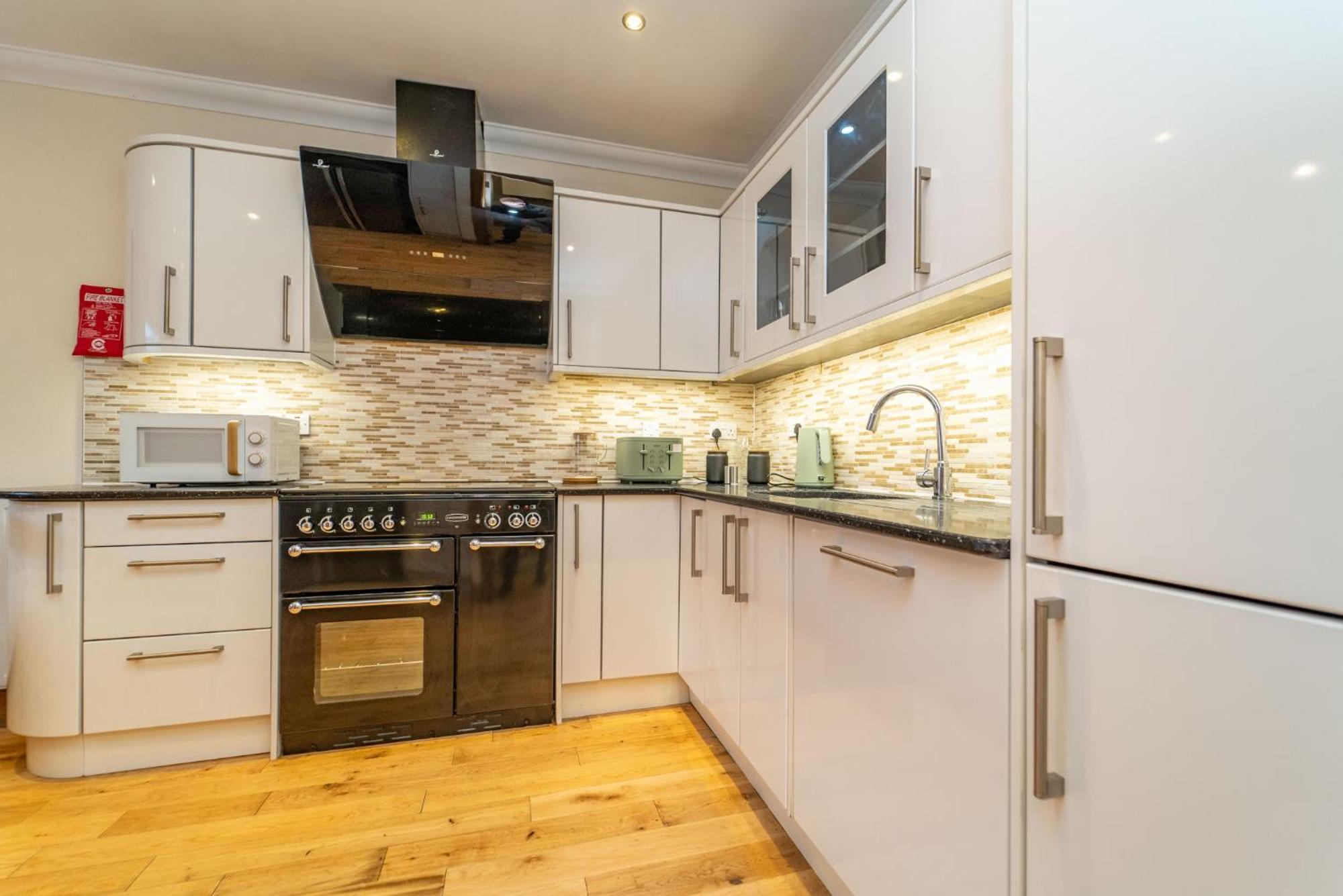 Spacious 3 Bed Townhouse With Parking EDI