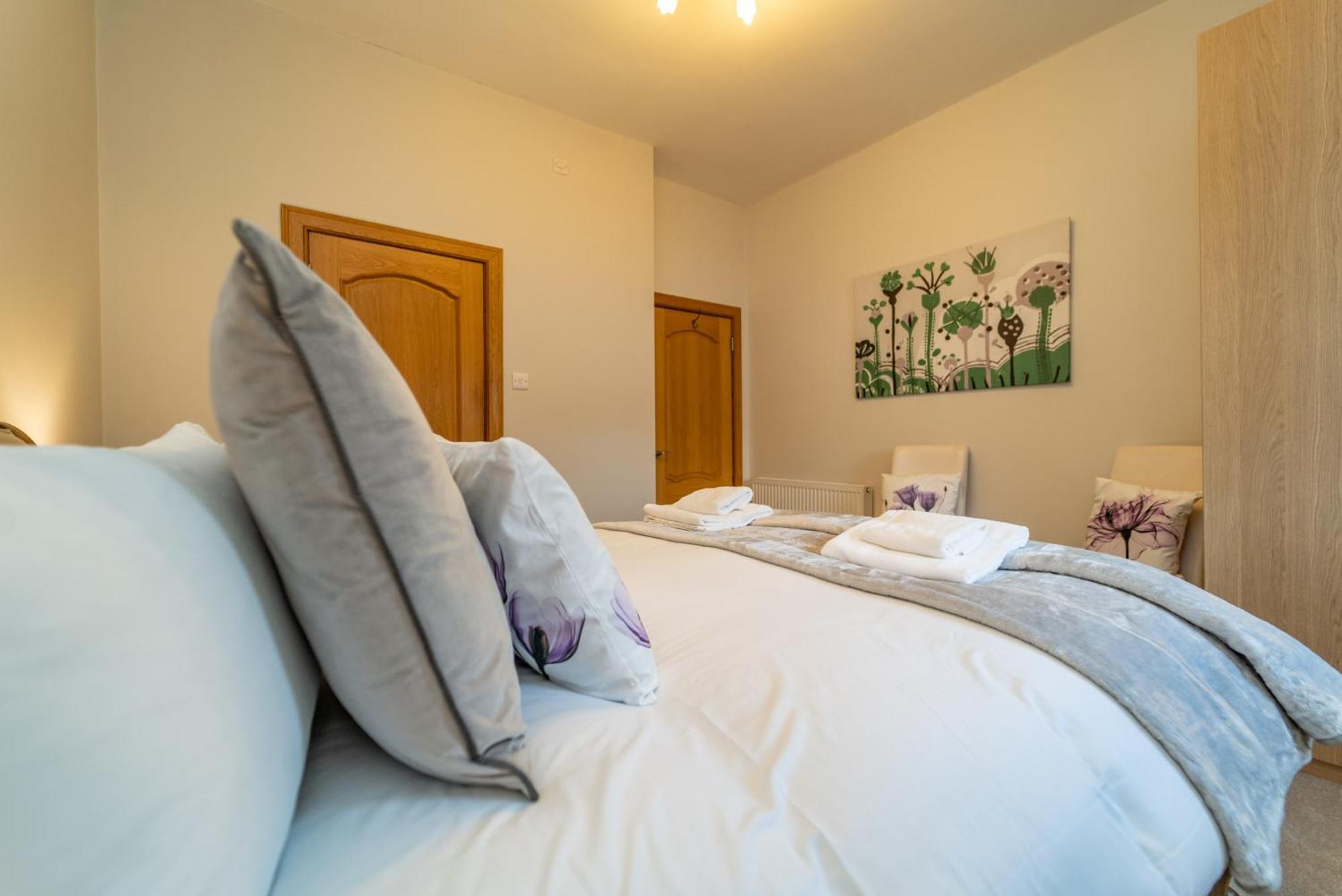 Spacious 3 Bed Townhouse With Parking Apartment EDI