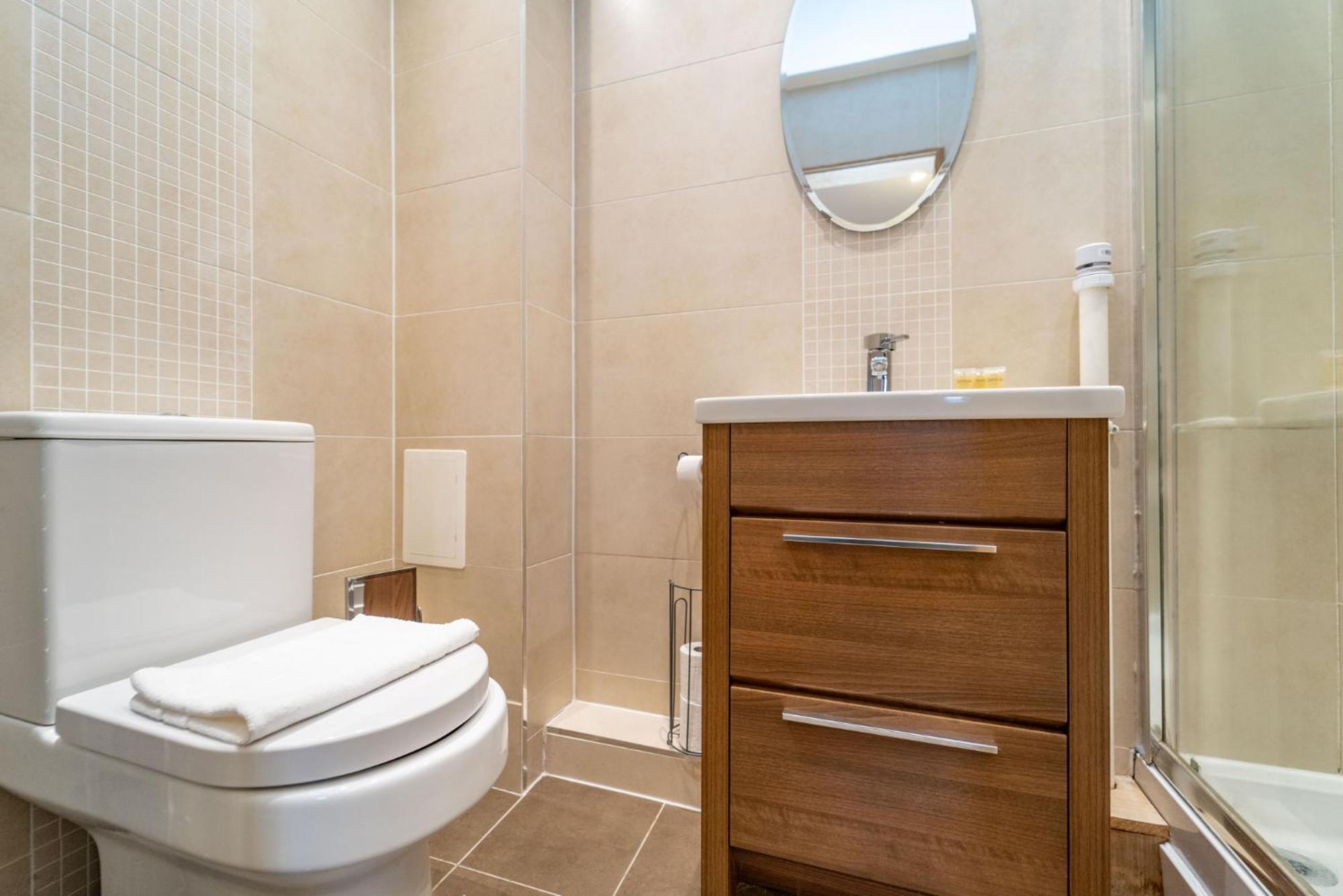 Spacious 3 Bed Townhouse With Parking Apartment EDI