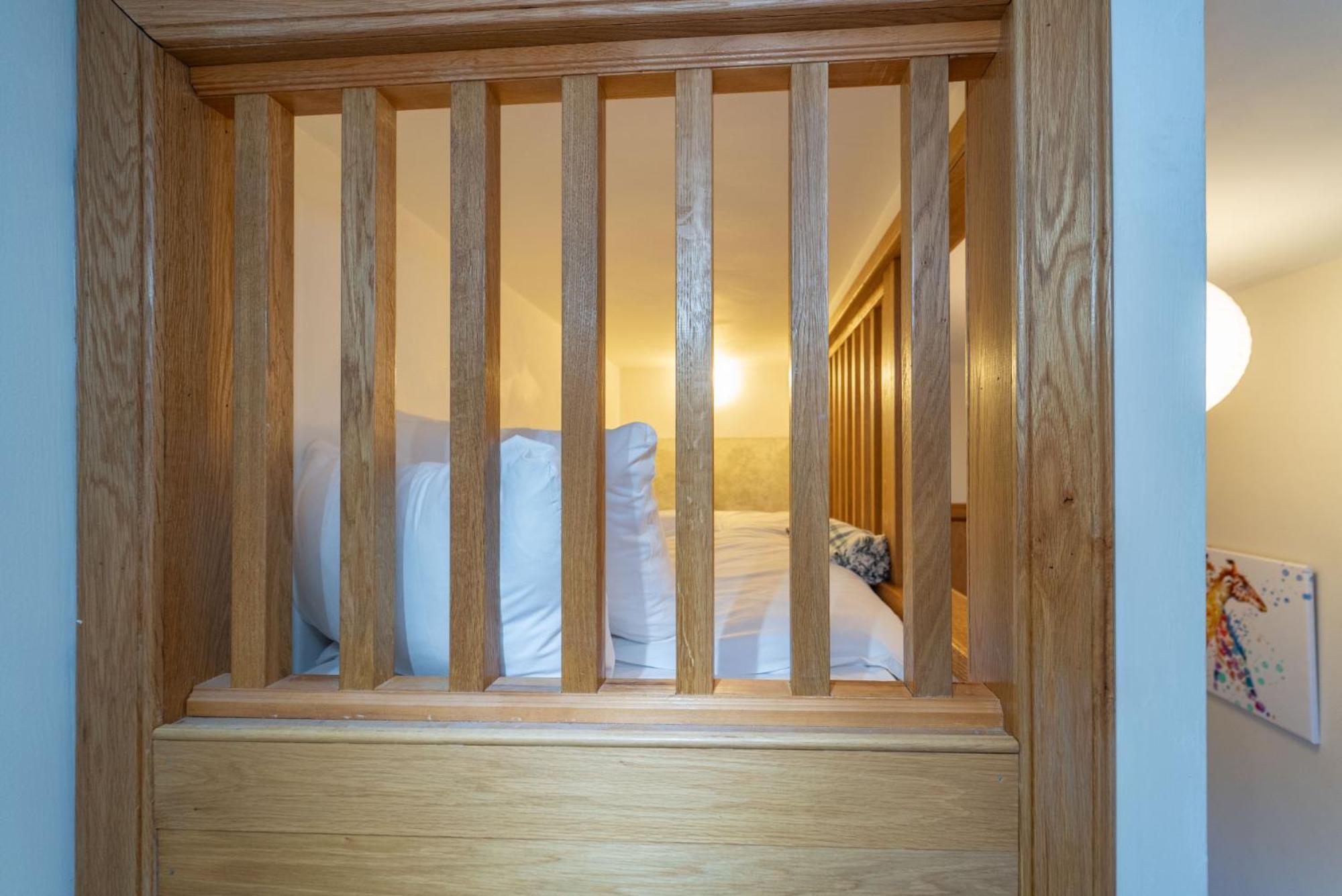 Spacious 3 Bed Townhouse With Parking *