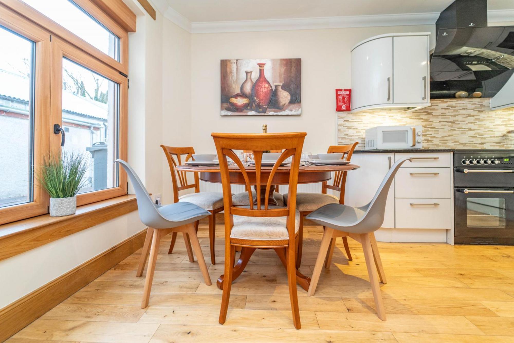 Apartment Spacious 3 Bed Townhouse With Parking EDI