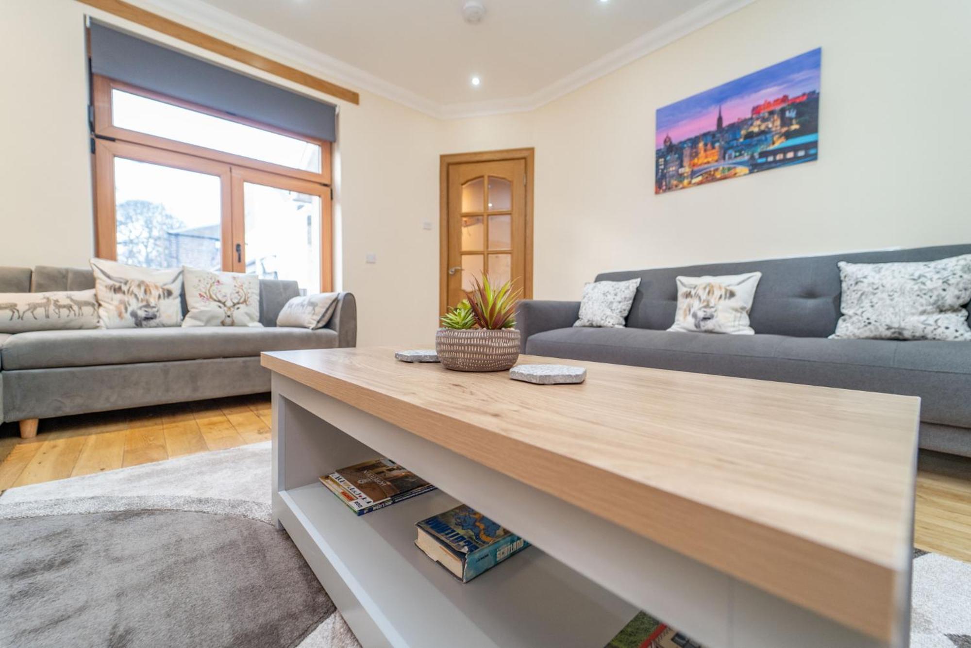 Apartment Spacious 3 Bed Townhouse With Parking