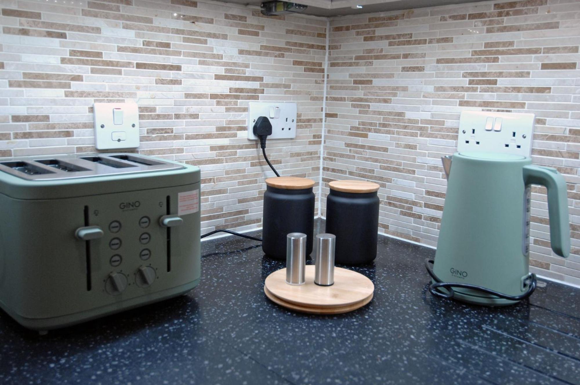 Spacious 3 Bed Townhouse With Parking EDI