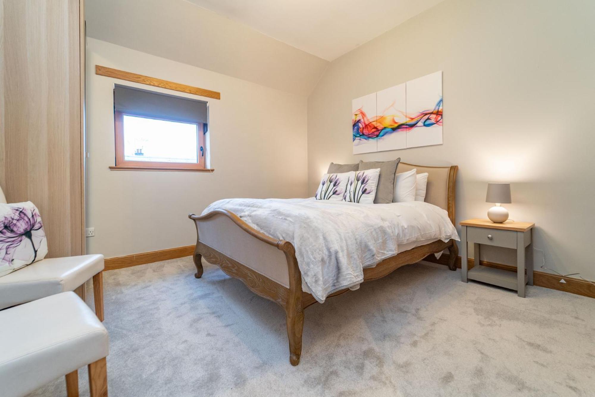 Spacious 3 Bed Townhouse With Parking Apartment