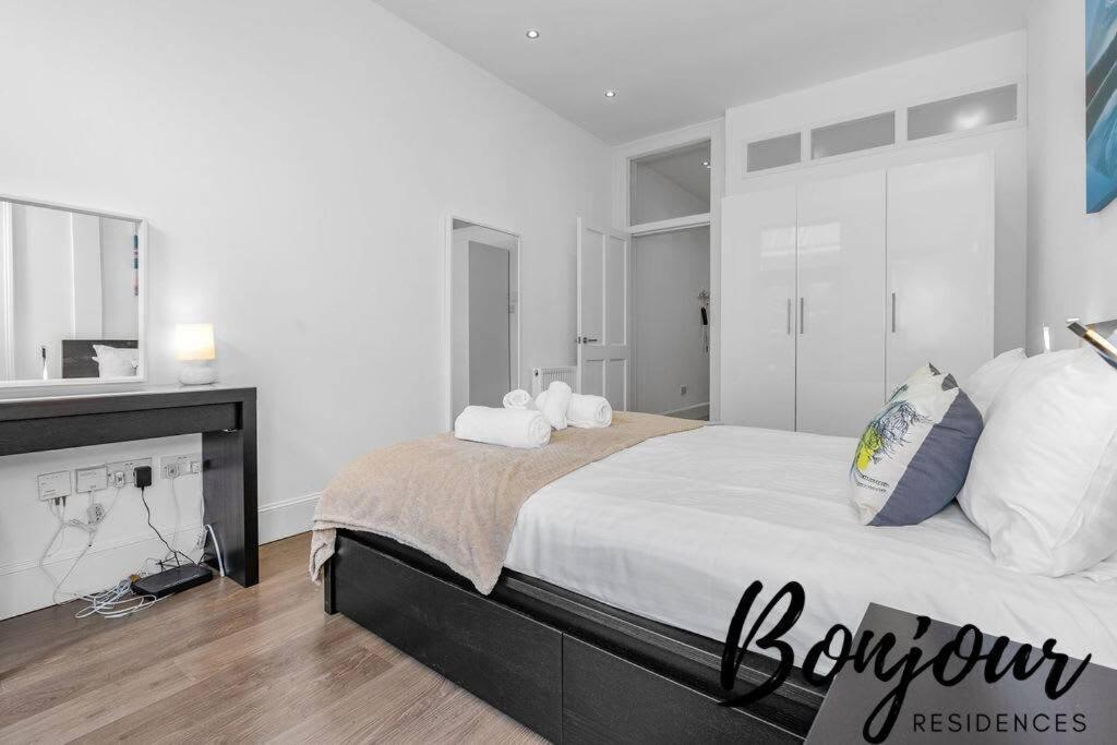 Appartement Clichy Ground Floor 1br-1 Ba, Shared Garden Access By Bonjour Residences *