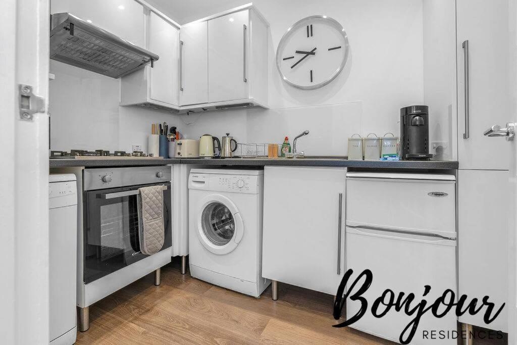 Clichy Ground Floor 1br-1 Ba, Shared Garden Access By Bonjour Residences Appartement Édimbourg