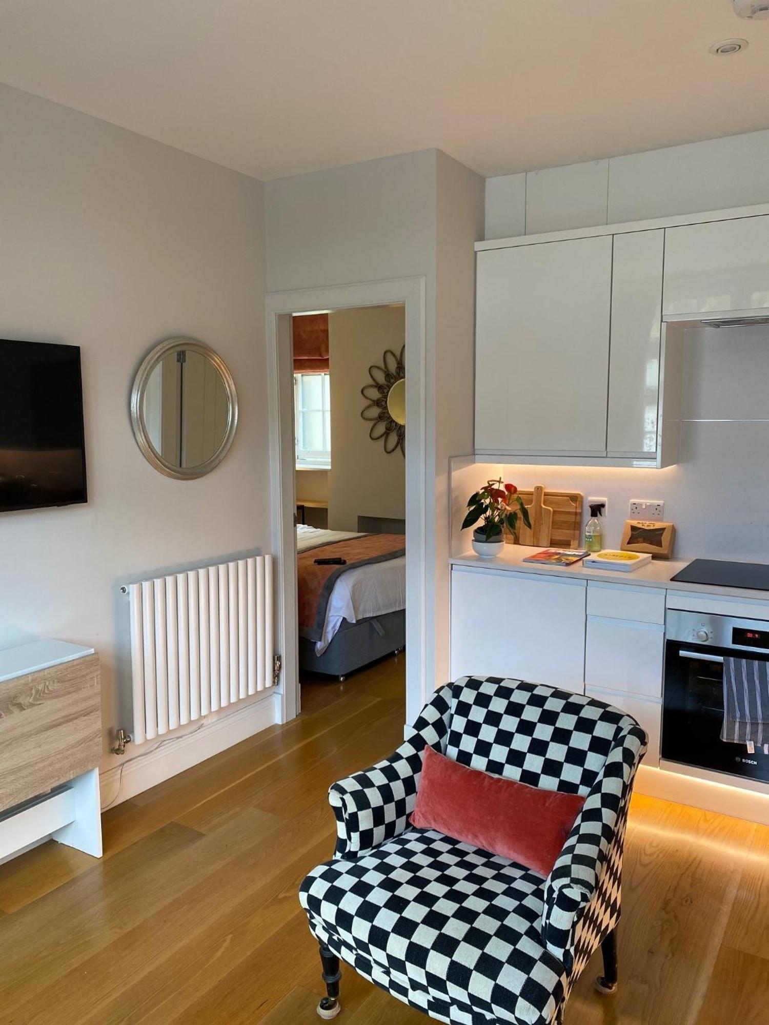 7a The Mews - In The Apartment