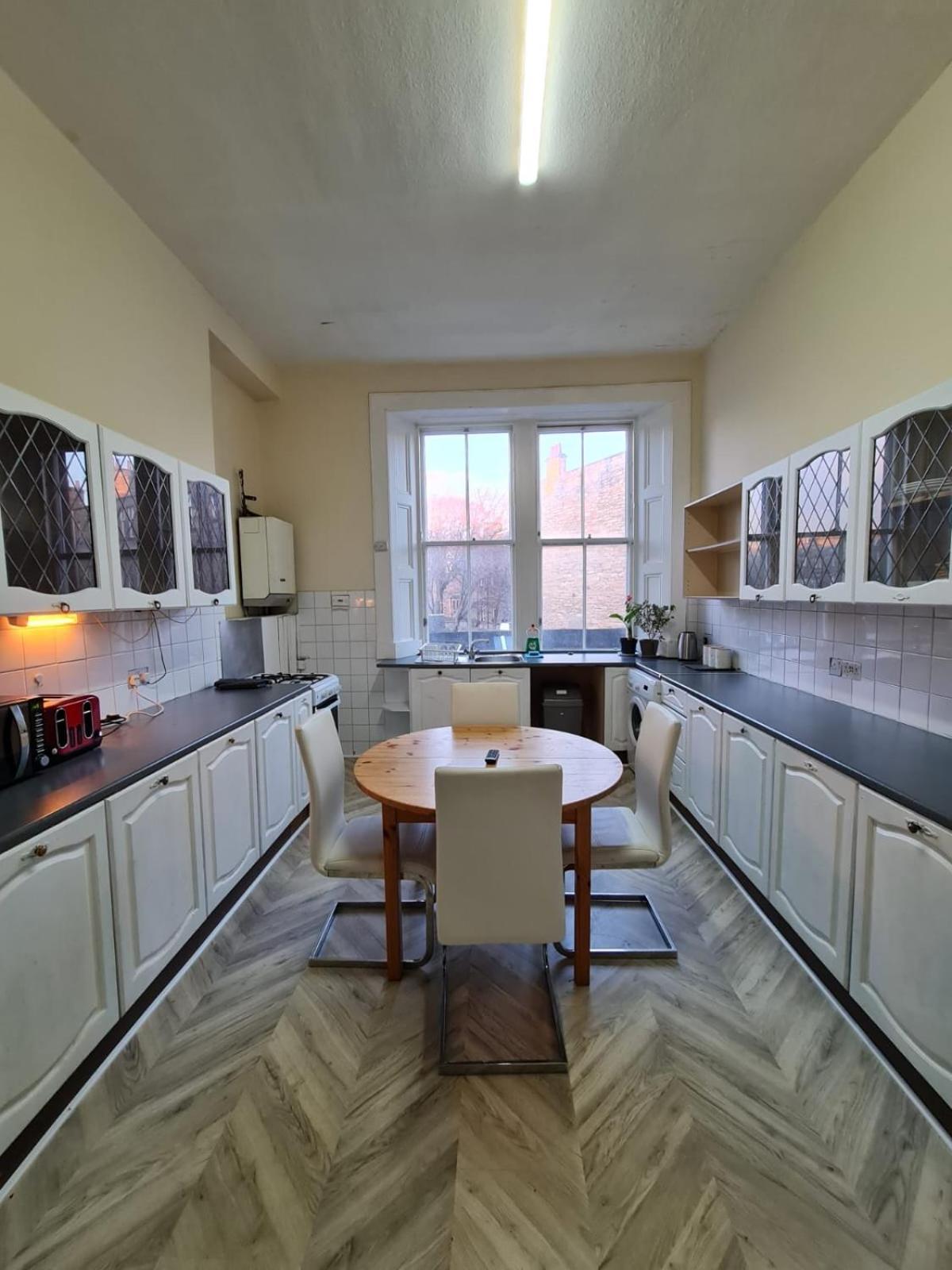 Apex Haymarket Station Apartment *
