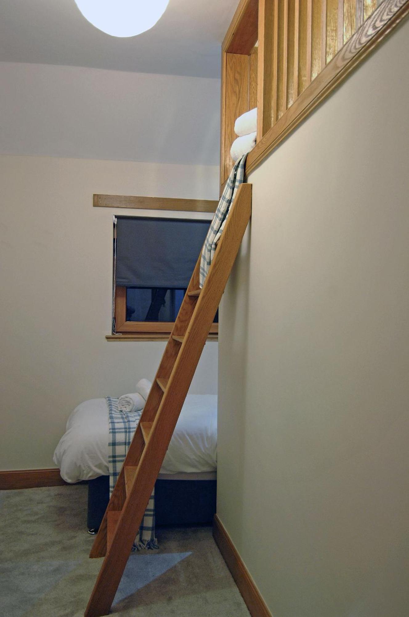 Apartment Spacious 3 Bed Townhouse With Parking EDI