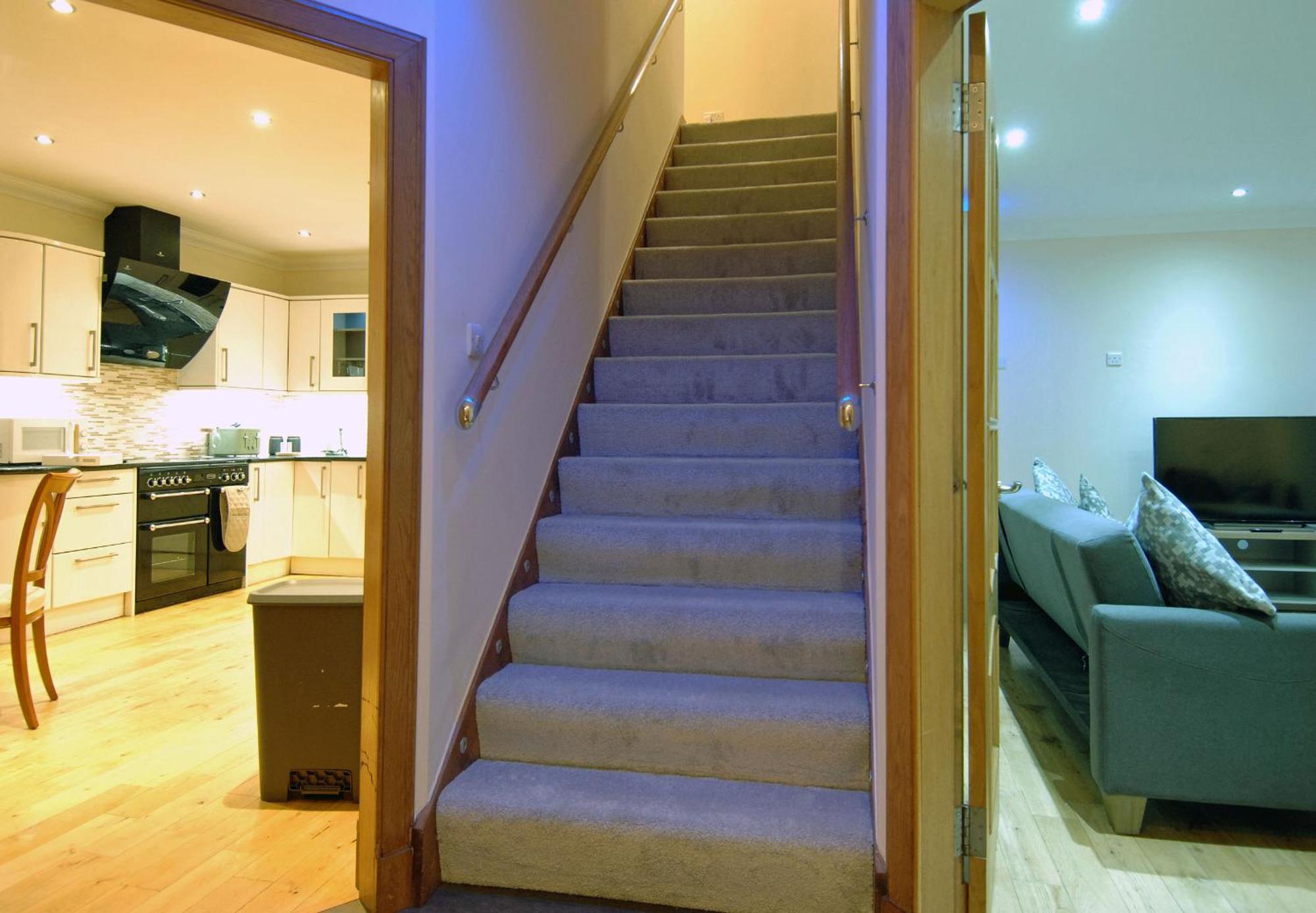 Apartment Spacious 3 Bed Townhouse With Parking