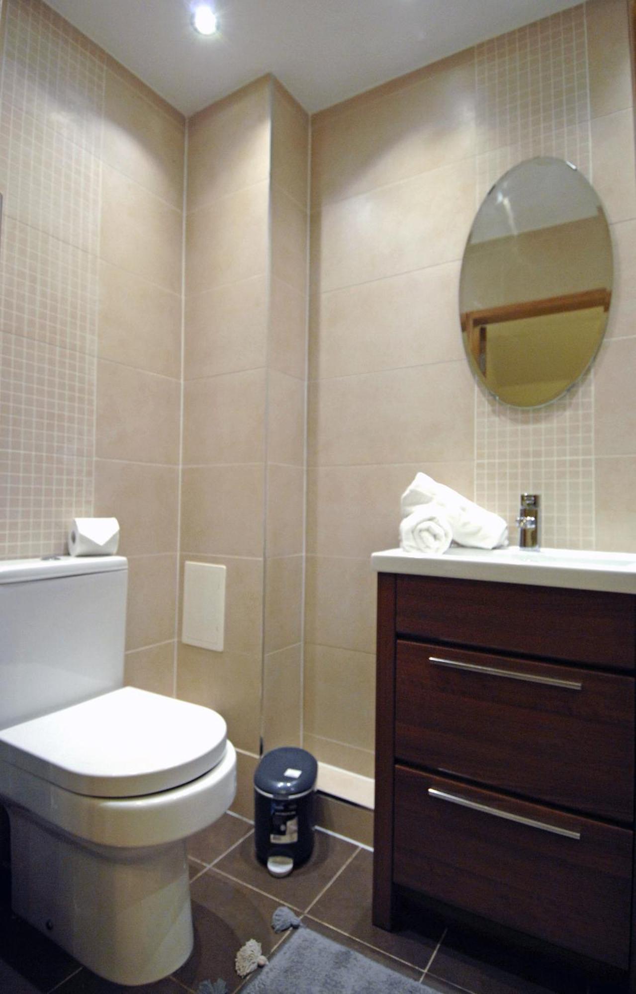 Spacious 3 Bed Townhouse With Parking Apartment