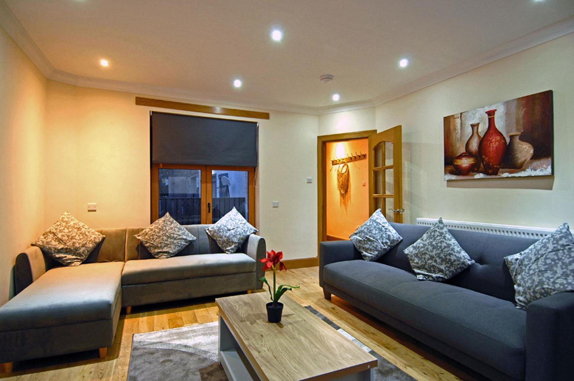 Apartment Spacious 3 Bed Townhouse With Parking EDI