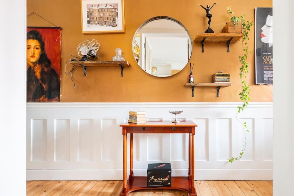 Apartment Holyrood Park: Lush & Arty 2 Double Bed Flat *