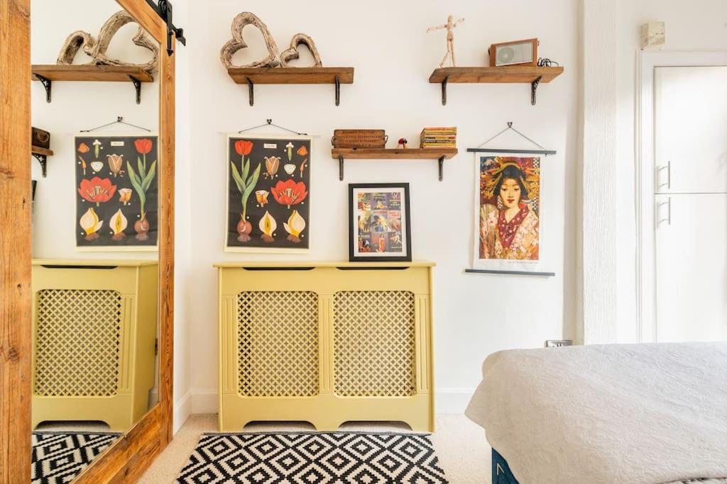 Apartment Holyrood Park: Lush & Arty 2 Double Bed Flat