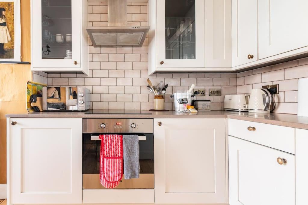 Apartment Holyrood Park: Lush & Arty 2 Double Bed Flat