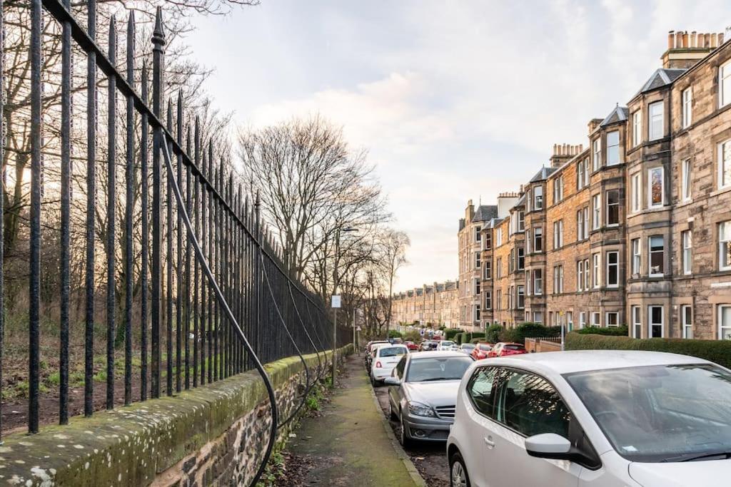 Apartment Holyrood Park: Lush & Arty 2 Double Bed Flat Edinburgh
