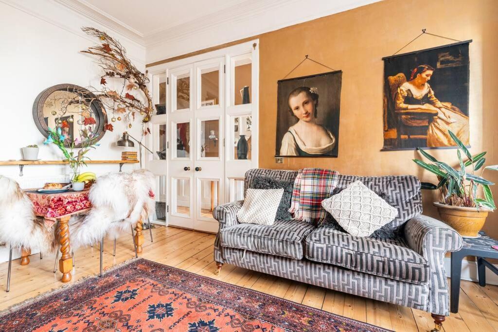Holyrood Park: Lush & Arty 2 Double Bed Flat Apartment *