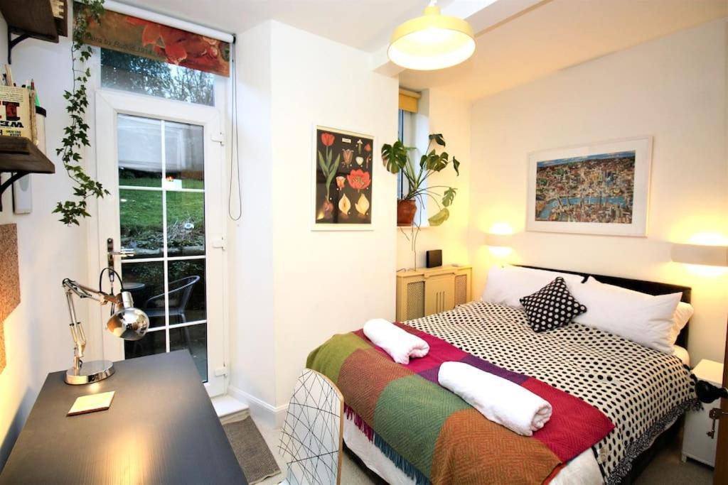 Apartment Holyrood Park: Lush & Arty 2 Double Bed Flat