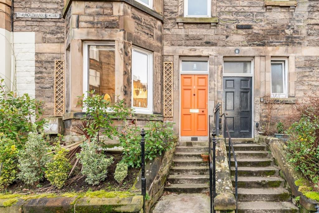 Holyrood Park: Lush & Arty 2 Double Bed Flat *