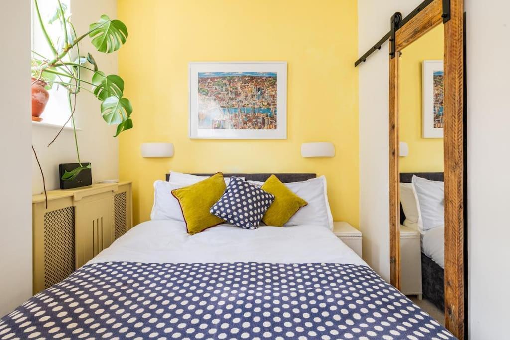 Holyrood Park: Lush & Arty 2 Double Bed Flat Apartment *