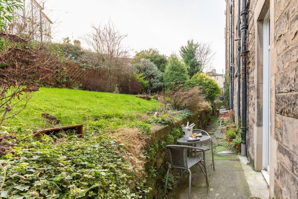 Apartment Holyrood Park: Lush & Arty 2 Double Bed Flat Edinburgh